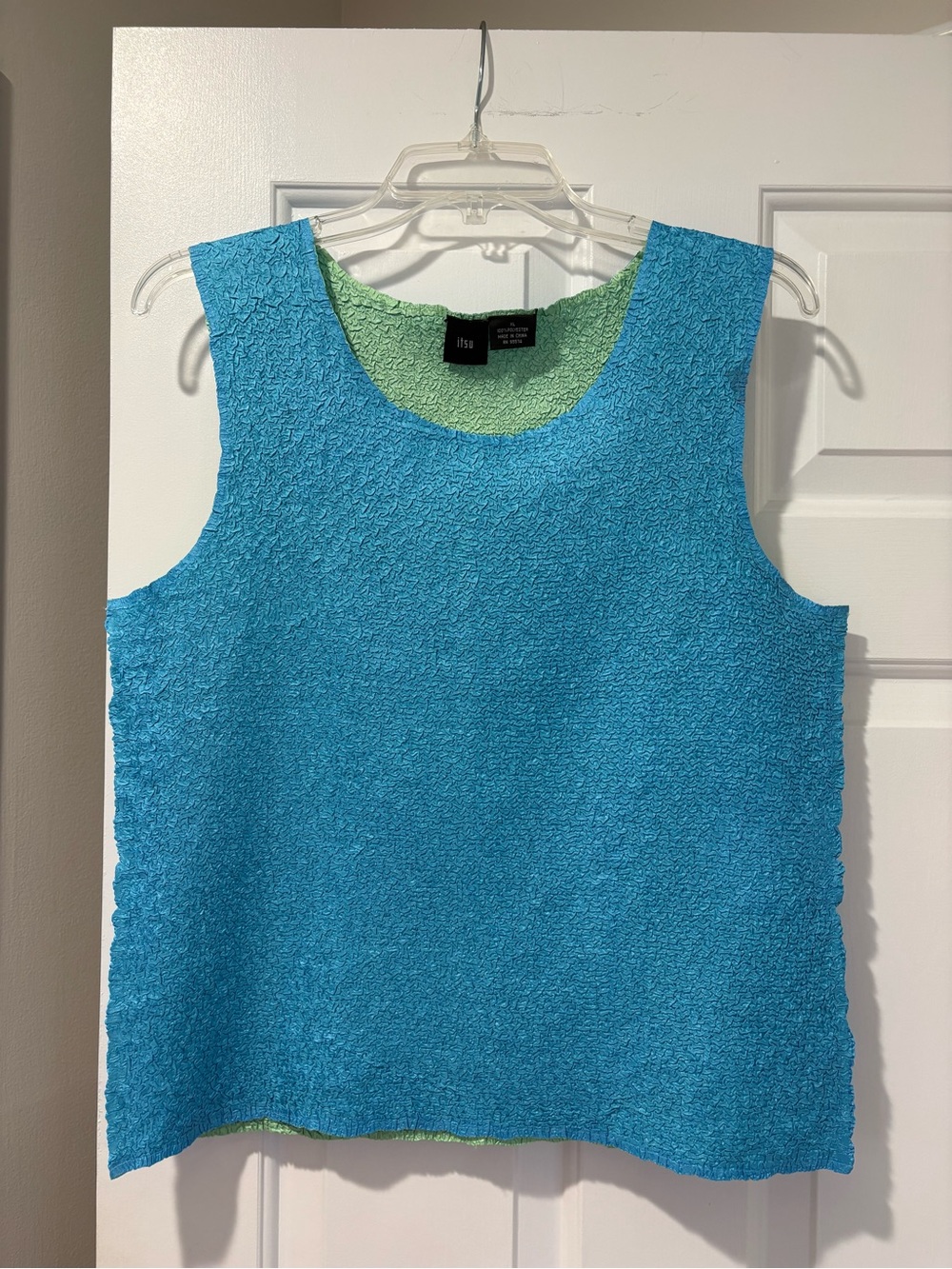 ITSU Reversible Crinkle Textured Tank Top in Aqua/Light Green